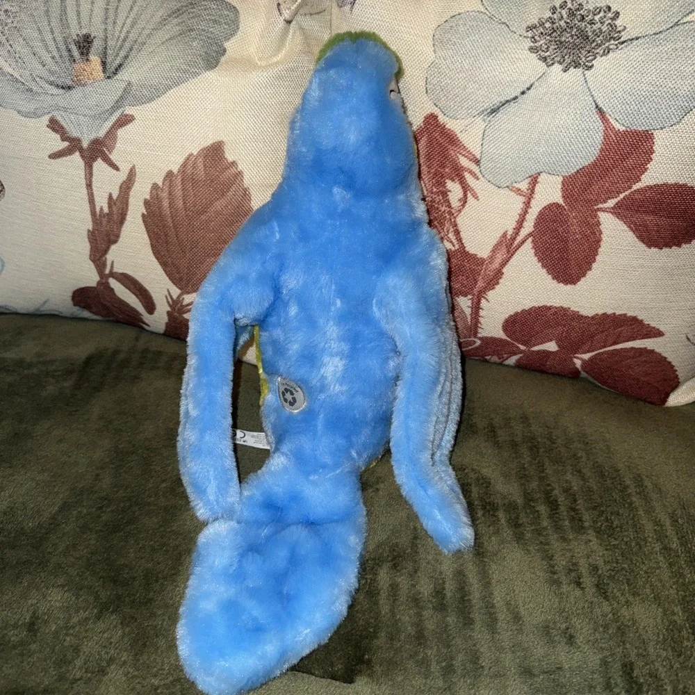 A Petting Zoo Blue Parrot‎ Bird Macaw Plush Stuffed Animal Wildlife Realistic